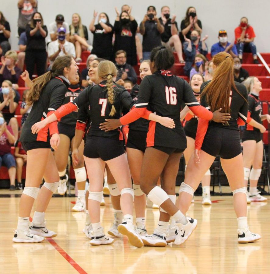 Lady Cards dig into playoffs