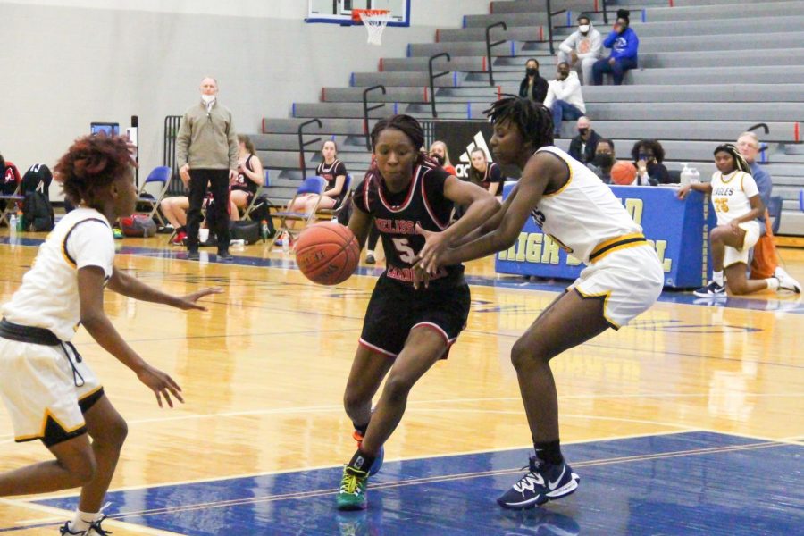 Senior Jaydyn Bullard drives towards the goal during the bi-district match against Oak Cliff Faith Family Academy. The Lady Cards defeated the Lady Eagles, 59-18, on Feb. 12. They also defeated Lincoln on Feb. 20, 67-47, to earn the area title. They will now move on to the regional quarterfinal round of the state playoffs.
