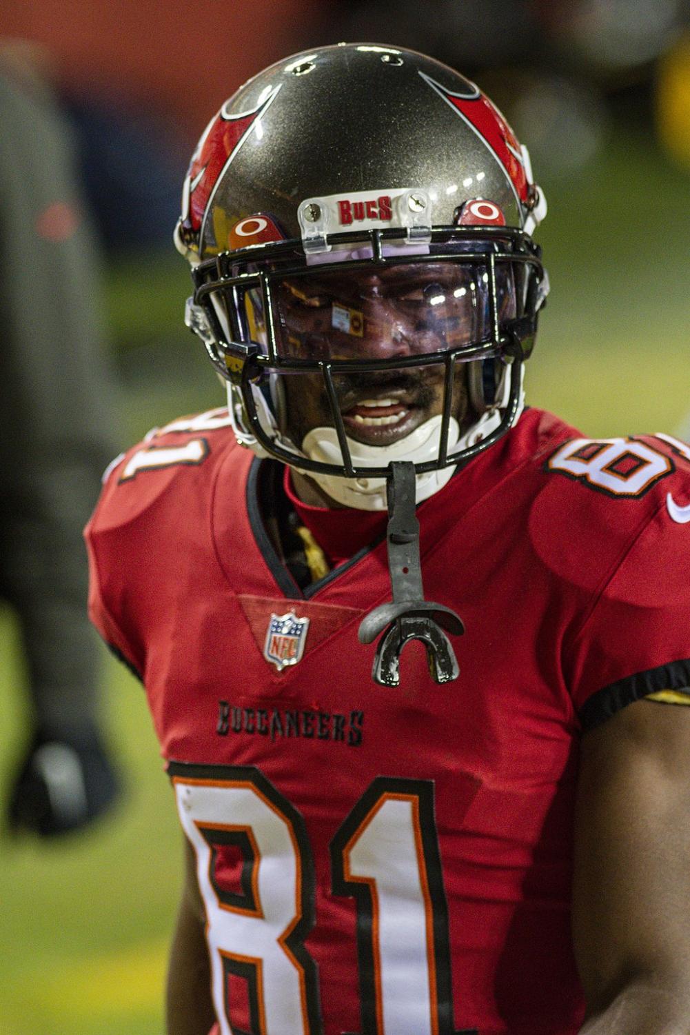 Antonio Brown Storms Off Field During Buccaneers' Win Over Jets