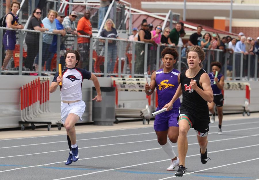 Lincoln Dunn crosses the finish line at the Area meet.