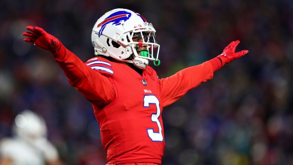 Buffalo Bills' Damar Hamlin Collapses as 'MNF' Postponed