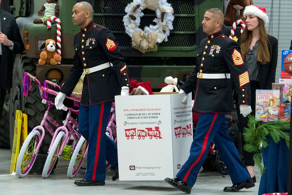 Marines carry a box of toys during a Toys for Tots event featuring First Lady Michelle Obama at Joint Base Anacostia-Bolling in Washington, Dec. 9, 2015. (DoD News photo by EJ Hersom)