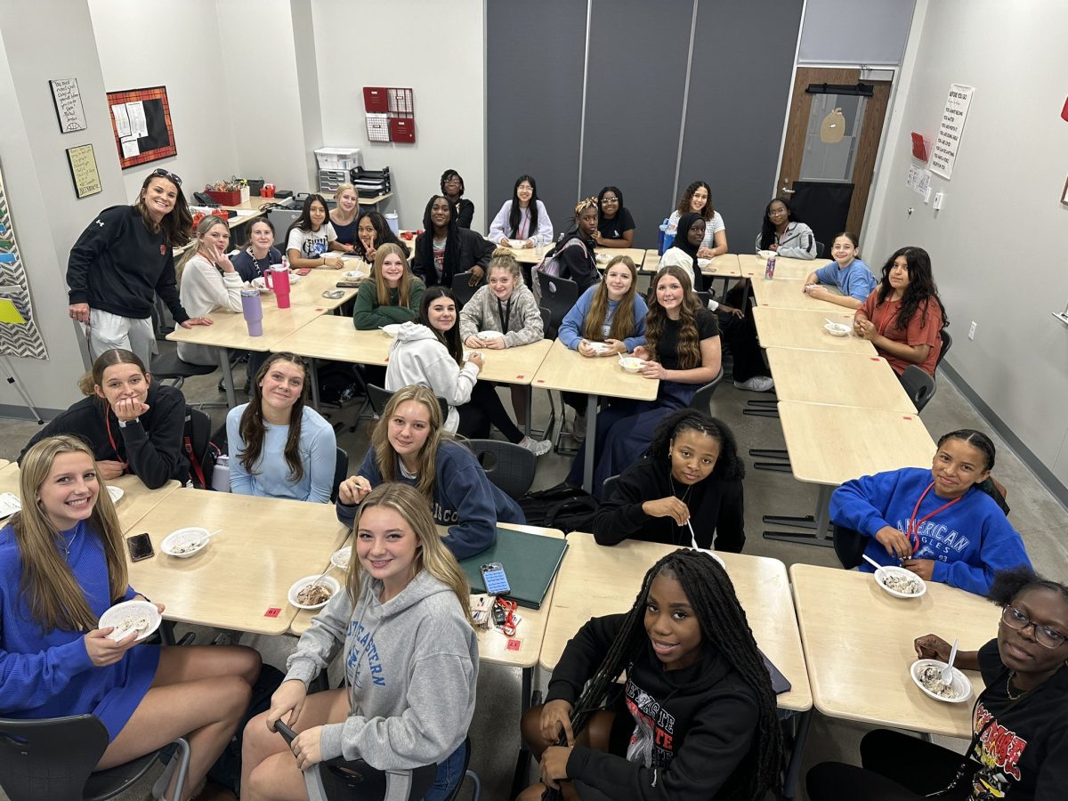 The girls basketball Hudl Club enjoys ice cream during one of their weekly Mega Lunch meetings. 